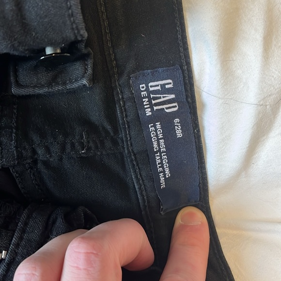 Women’s Gap black jeans. Size 6. - Picture 3 of 3